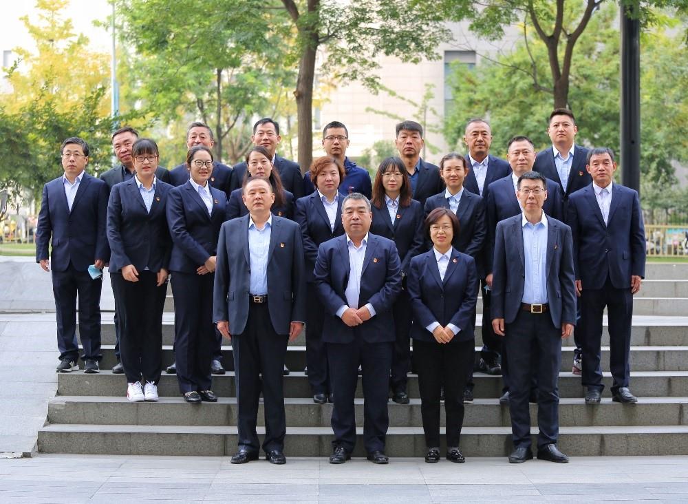 多元團隊凝合力，同舟共濟揚帆起
